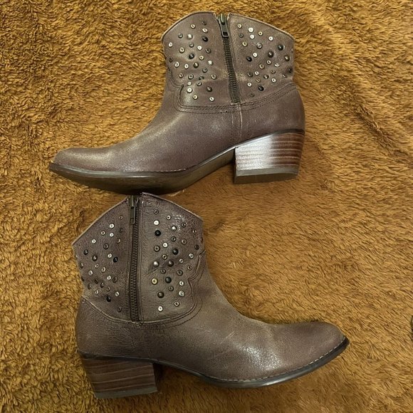 WHITE MOUNTAIN Brown Distressed Leather Rocky Studded Side Zip Ankle Boots 9.5M - Picture 1 of 9